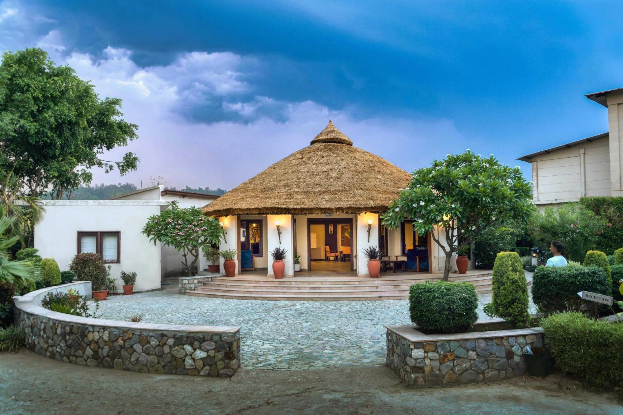 Villa Sunday Alaya Corbett à Rāmnagar Extérieur photo