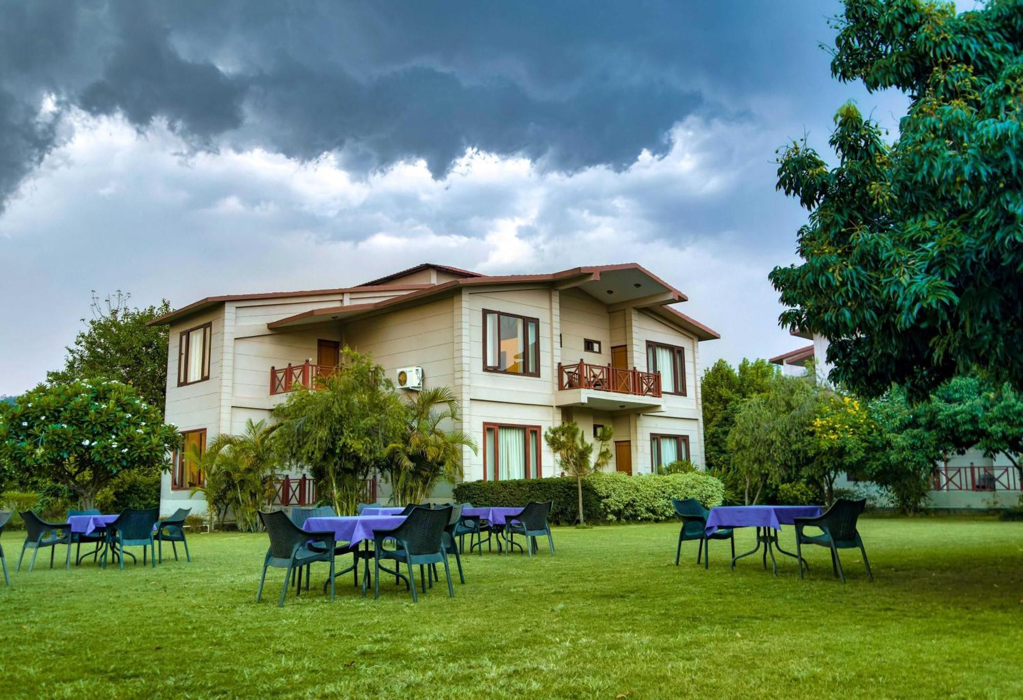 Villa Sunday Alaya Corbett à Rāmnagar Extérieur photo